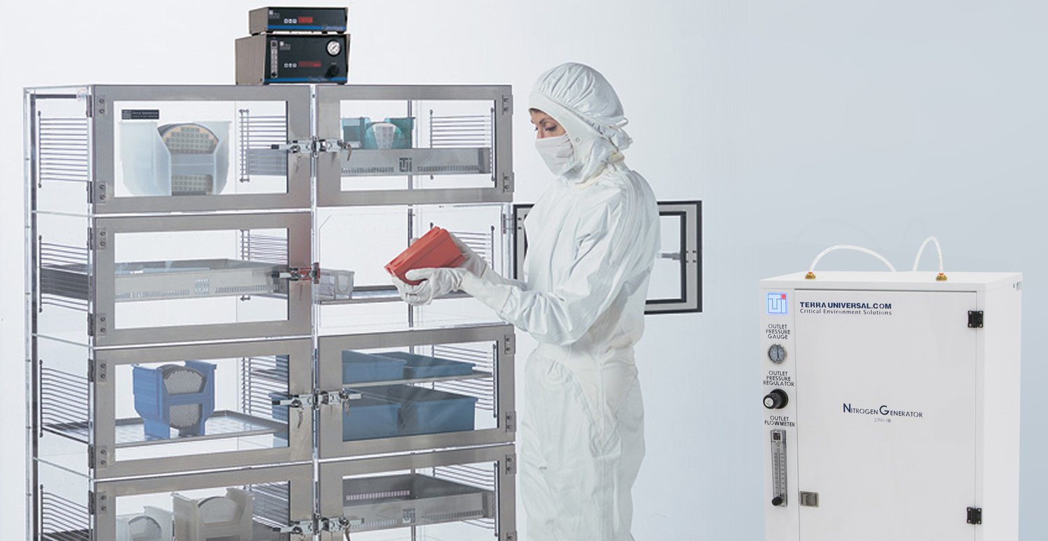 Advantages of Terra Universal's Smart Nitro-Watch for Desiccator Cabinets and Glove Boxes